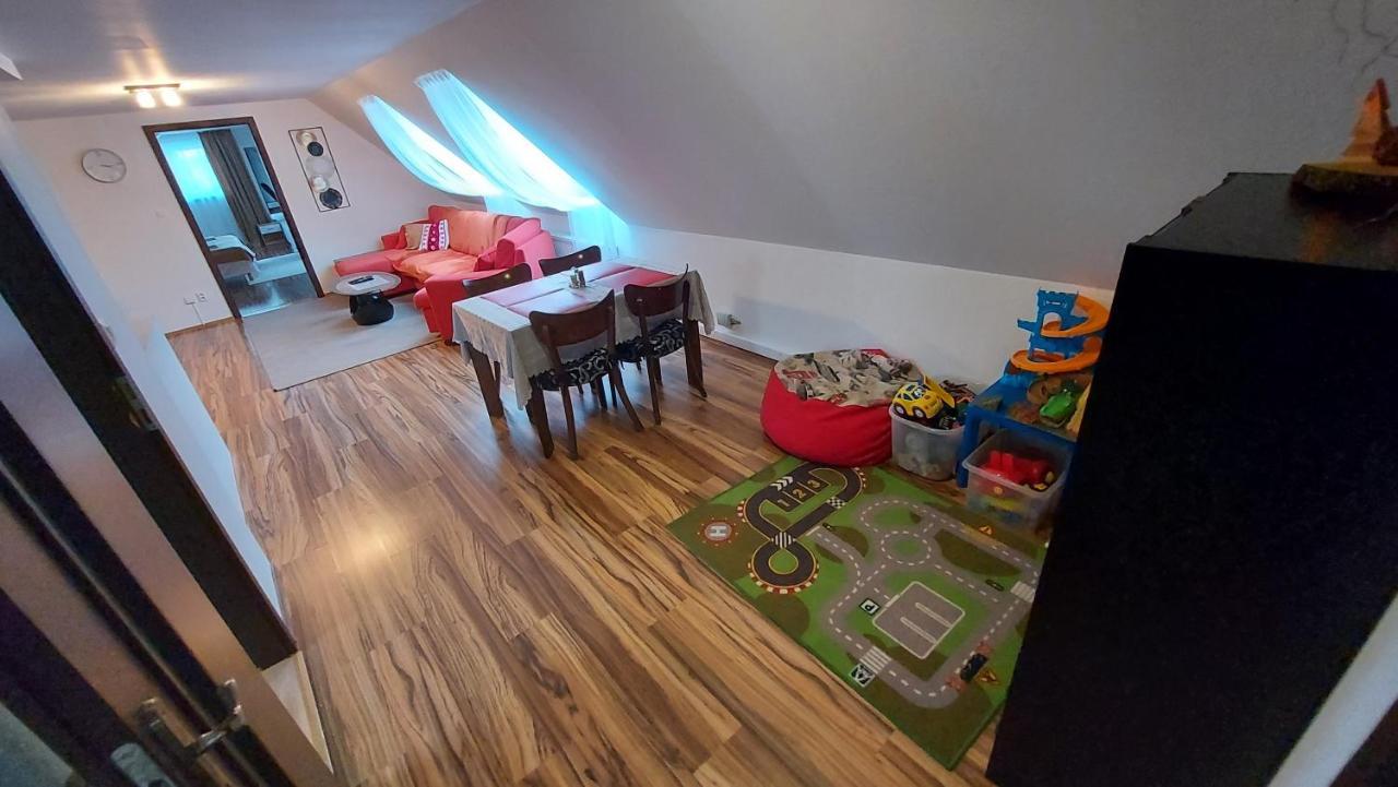 Apartman Tajov Pre 5-6 Osob, Privatne Parkovanie A Terasa Buitenkant foto