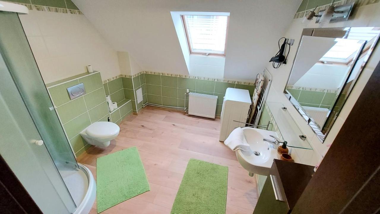 Apartman Tajov Pre 5-6 Osob, Privatne Parkovanie A Terasa Buitenkant foto