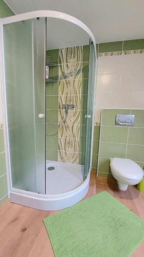 Apartman Tajov Pre 5-6 Osob, Privatne Parkovanie A Terasa Buitenkant foto