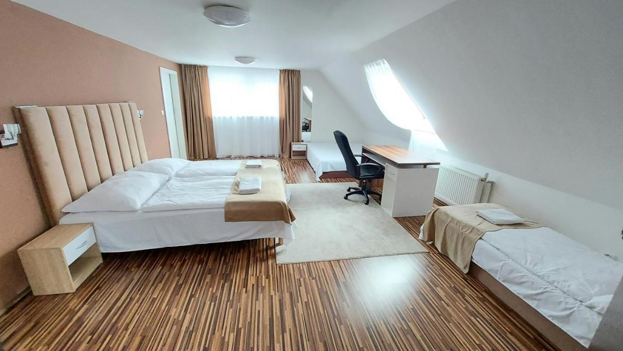 Apartman Tajov Pre 5-6 Osob, Privatne Parkovanie A Terasa Buitenkant foto