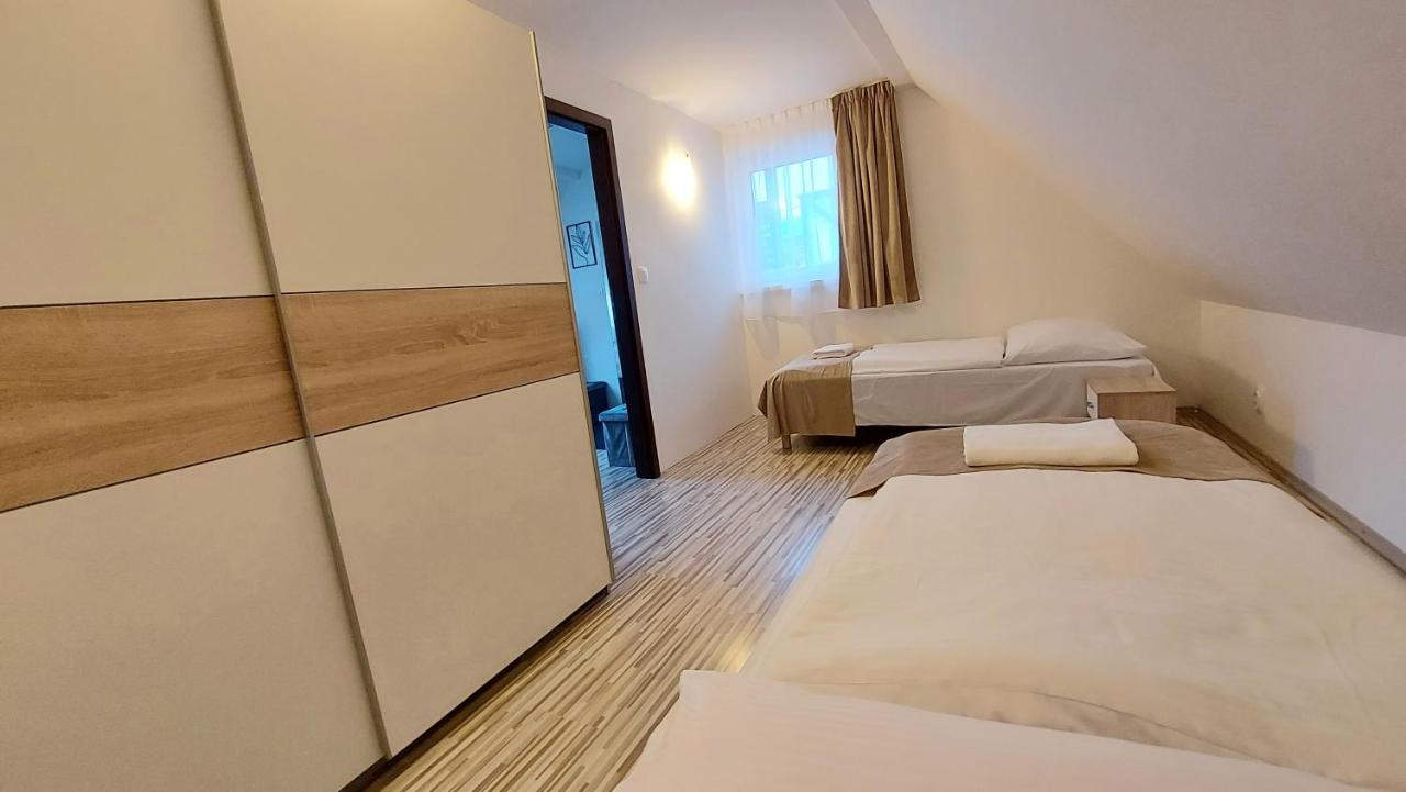 Apartman Tajov Pre 5-6 Osob, Privatne Parkovanie A Terasa Buitenkant foto